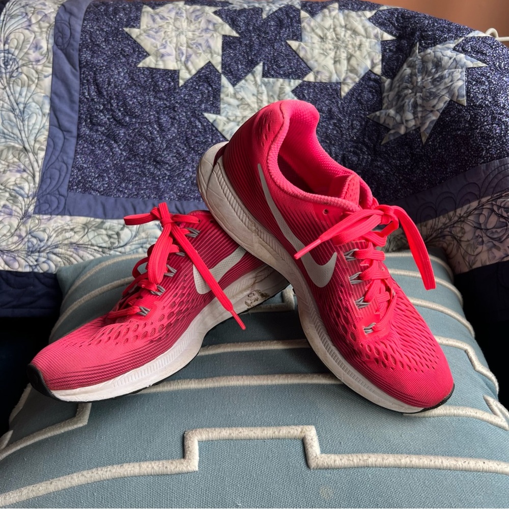 Nike Women's Sneakers in Pink and White - Picture 6 of 7